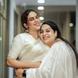 അവൻ അവളാകുന്നു