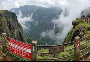 ശ്രീനന്ദയുടെ മരണവുംമാണിക്യധാരയെന്ന മനോഹാരിതയുടെ നെറുകയിലെ ചതിക്കുഴികളും