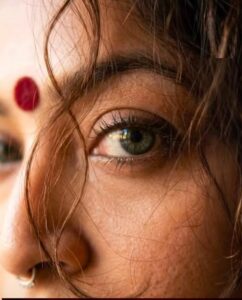 സ്റ്റാൻഡിൽ ബസ്സ്‌ കാത്തു നിൽക്കുകയായിരുന്നു