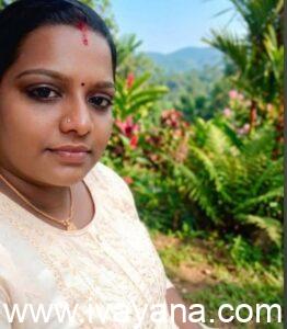ഏതോ കവിതയ്ക്കുള്ളിലെ വരികൾക്കിടയിൽ.